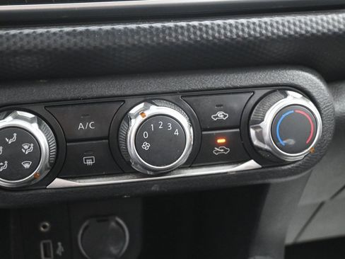 Used 2024 Nissan Kicks S image 19