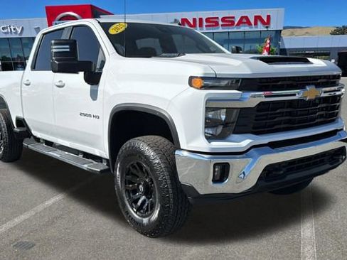 Used 2025 Chevrolet Silverado 2500 LT w/ Convenience Package AWD/4WD image 1
