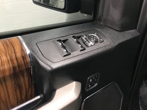 Used 2019 Ford F150 Lariat image 10