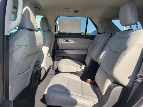 New 2026 Ford Explorer Active w/ Active Comfort Package RWD image 9