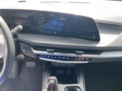 Used 2025 Cadillac XT4 Premium Luxury AWD/4WD image 18