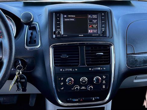 Used 2018 Dodge Grand Caravan SE w/ UConnect Hands-Free Group FWD image 6
