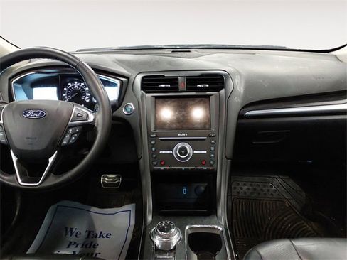 Used 2018 Ford Fusion Titanium image 11