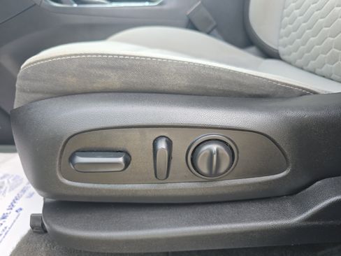 Used 2019 Chevrolet Equinox LS w/ LS Convenience Package image 13