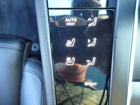 Used 2022 Porsche Macan image 25