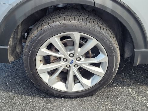 Used 2022 Ford Explorer Platinum w/ Equipment Group 601A AWD/4WD image 10