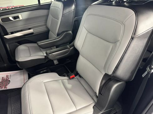Used 2021 Ford Explorer XLT w/ Equipment Group 202A AWD/4WD image 35