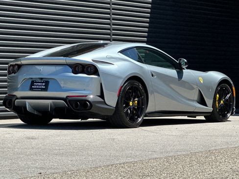Used 2018 Ferrari 812 Superfast RWD image 8