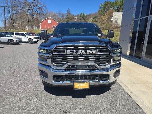 Used 2025 RAM 2500 Big Horn AWD/4WD image 2