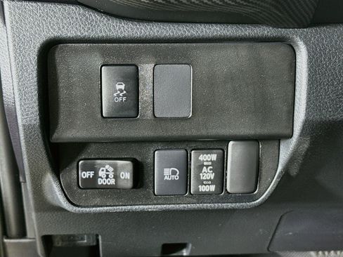 Used 2021 Toyota Tacoma TRD Off-Road AWD/4WD image 9