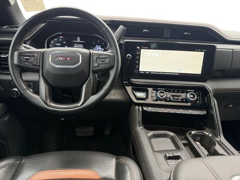 Used 2024 GMC Sierra 2500 AT4 w/ AT4 Premium Plus Package AWD/4WD image 11