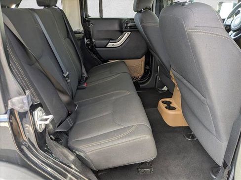 Used 2017 Jeep Wrangler Unlimited Rubicon w/ Connectivity Group AWD/4WD image 17