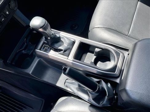 Used 2022 Toyota Tacoma Limited AWD/4WD image 15