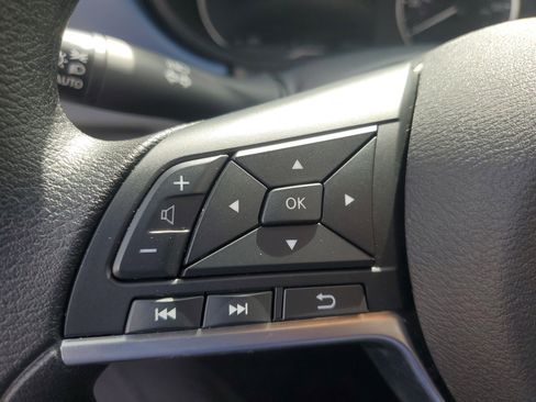 Used 2025 Nissan Versa SV FWD image 15