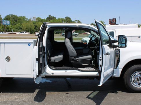 Used 2026 Ford F250 XL w/ XL Chrome Package RWD image 23