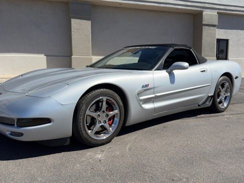 Used 2001 Chevrolet Corvette Convertible w/ Preferred Equipment Group2 image 31