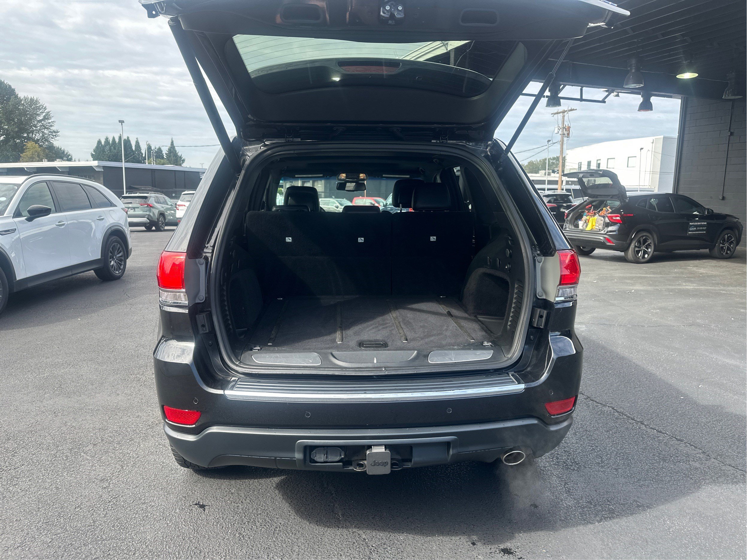 Used 2015 Jeep Grand Cherokee Limited w/ Trailer Tow Group IV AWD/4WD image 11
