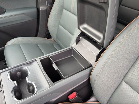 Used 2025 GMC Acadia AT4 AWD/4WD image 19