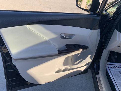 Used 2010 Toyota Venza FWD 4cyl 4dr Crossover image 14