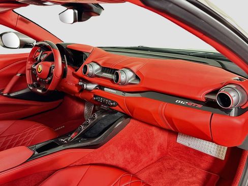 Used 2021 Ferrari 812 GTS RWD image 17