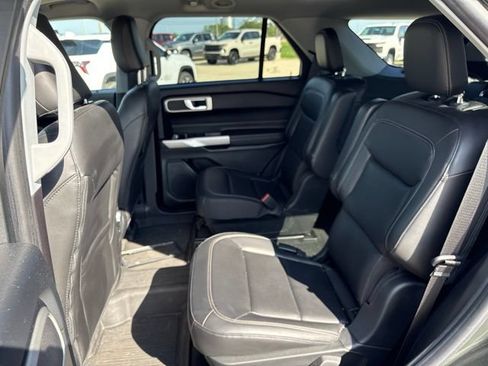Used 2022 Ford Explorer XLT w/ Equipment Group 202A AWD/4WD image 20
