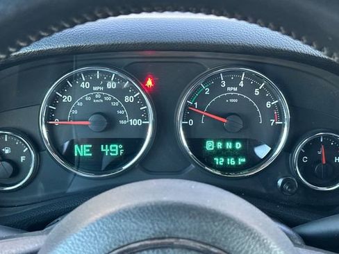 Used 2017 Jeep Wrangler Unlimited Sahara w/ Connectivity Group image 26