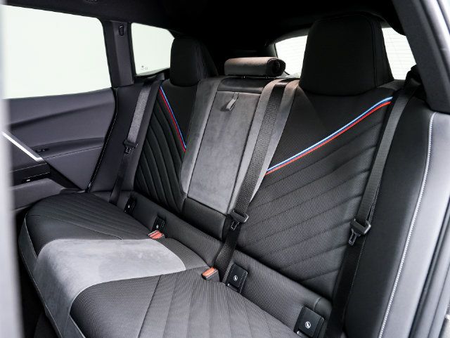 Used 2026 BMW iX xDrive60 w/ M Sport Package AWD/4WD image 23