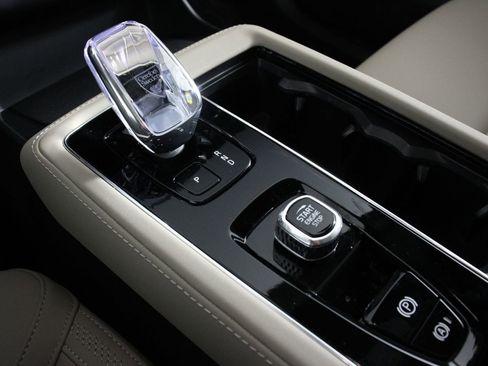 Certified 2025 Volvo XC90 T8 Plus AWD/4WD image 15