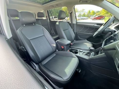 Certified 2022 Volkswagen Tiguan SE w/ Panoramic Sunroof Package image 24