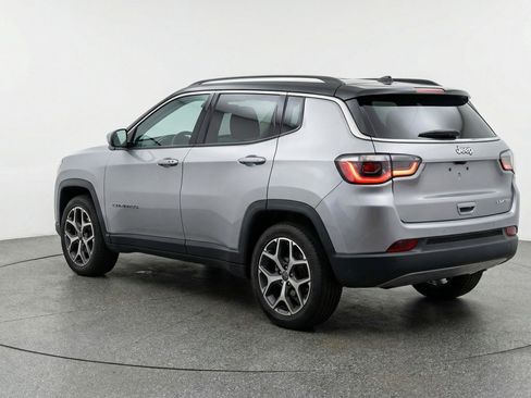 Used 2025 Jeep Compass Limited AWD/4WD image 6