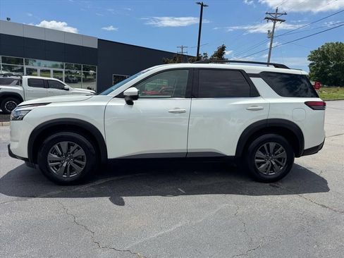 Certified 2024 Nissan Pathfinder SV FWD image 6