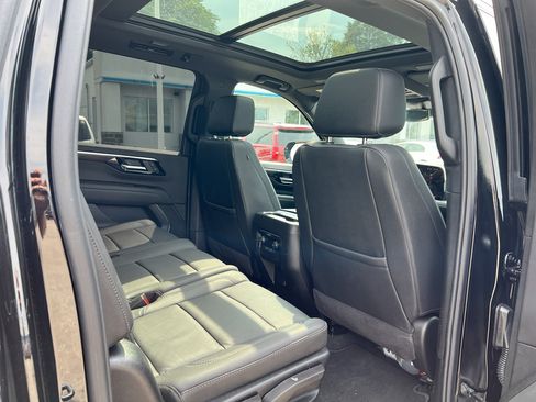 Used 2025 Chevrolet Suburban LT w/ Sun And Tow Package AWD/4WD image 12