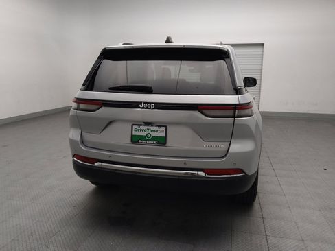 Used 2024 Jeep Grand Cherokee Laredo RWD image 7