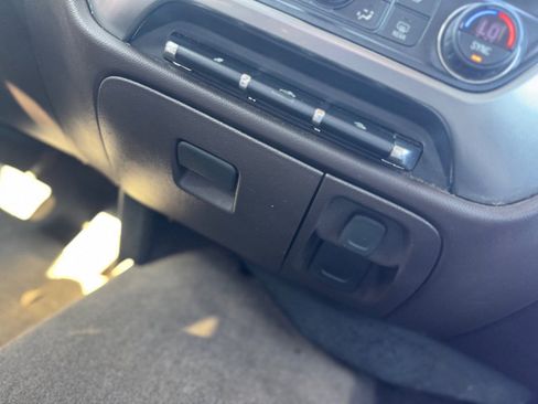 Used 2018 Chevrolet Silverado 1500 LT w/ Texas Edition image 30