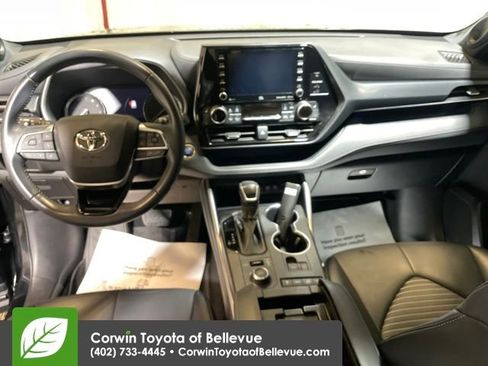 Used 2021 Toyota Highlander XSE image 12