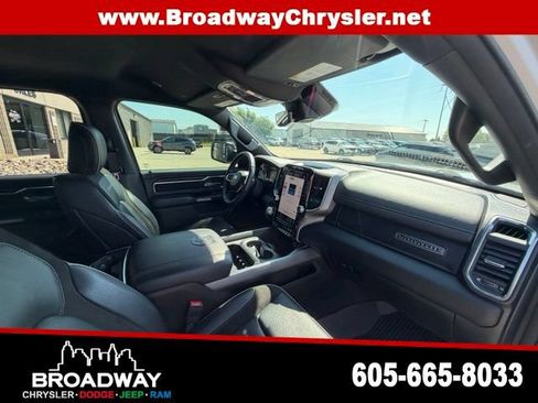 Used 2024 RAM 1500 Laramie AWD/4WD image 10
