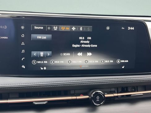 Used 2023 Nissan Ariya AWD image 18