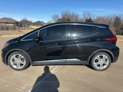 Used 2017 Chevrolet Bolt LT image 2