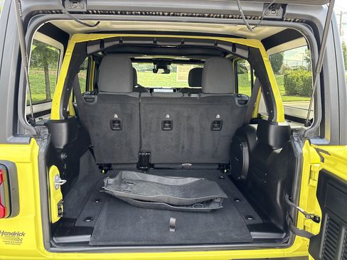 Used 2024 Jeep Wrangler Unlimited Rubicon w/ XTREMEE 35" Tire Package AWD/4WD image 35