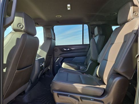 Used 2022 GMC Yukon XL Denali image 13