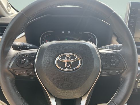 Used 2022 Toyota RAV4 Limited AWD/4WD image 19