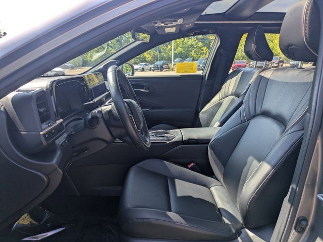 Used 2023 Toyota Crown AWD/4WD image 18