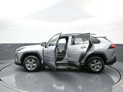 Used 2025 Toyota RAV4 XLE AWD/4WD image 40