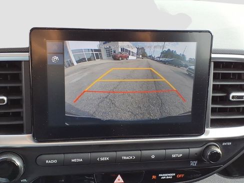 Used 2024 Hyundai Venue SEL image 13