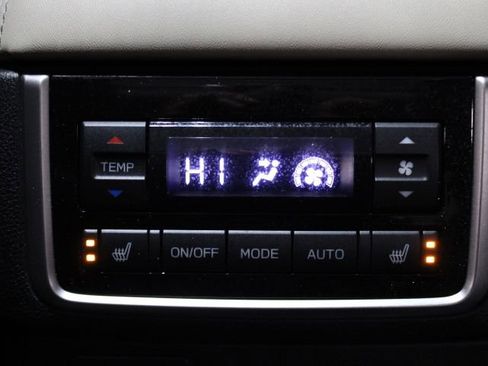 Used 2023 Subaru Ascent Limited w/ Technology Package image 34