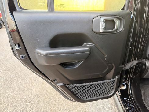 Used 2025 Jeep Wrangler Willys image 22