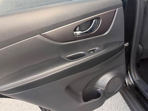 Used 2015 Nissan Rogue S AWD/4WD image 19