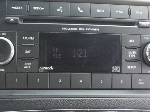 Used 2015 Dodge Grand Caravan SXT image 17