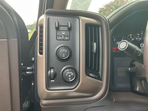 Used 2017 GMC Sierra 2500 Denali w/ Duramax Plus Package AWD/4WD image 27