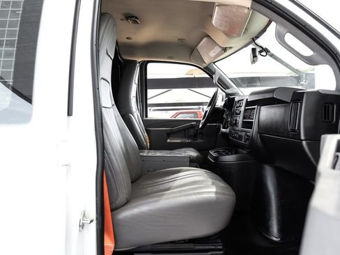 Used 2017 Chevrolet Express 2500 RWD image 32